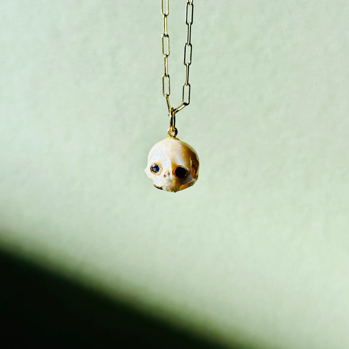 Zolita — Pearl skull with Sapphire Eyes