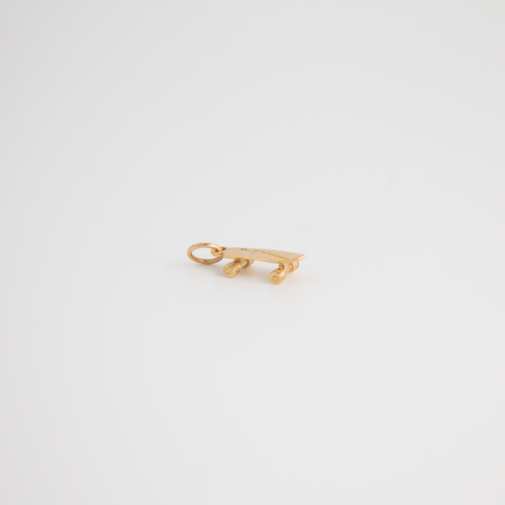 Skateboard 10k Gold Charm